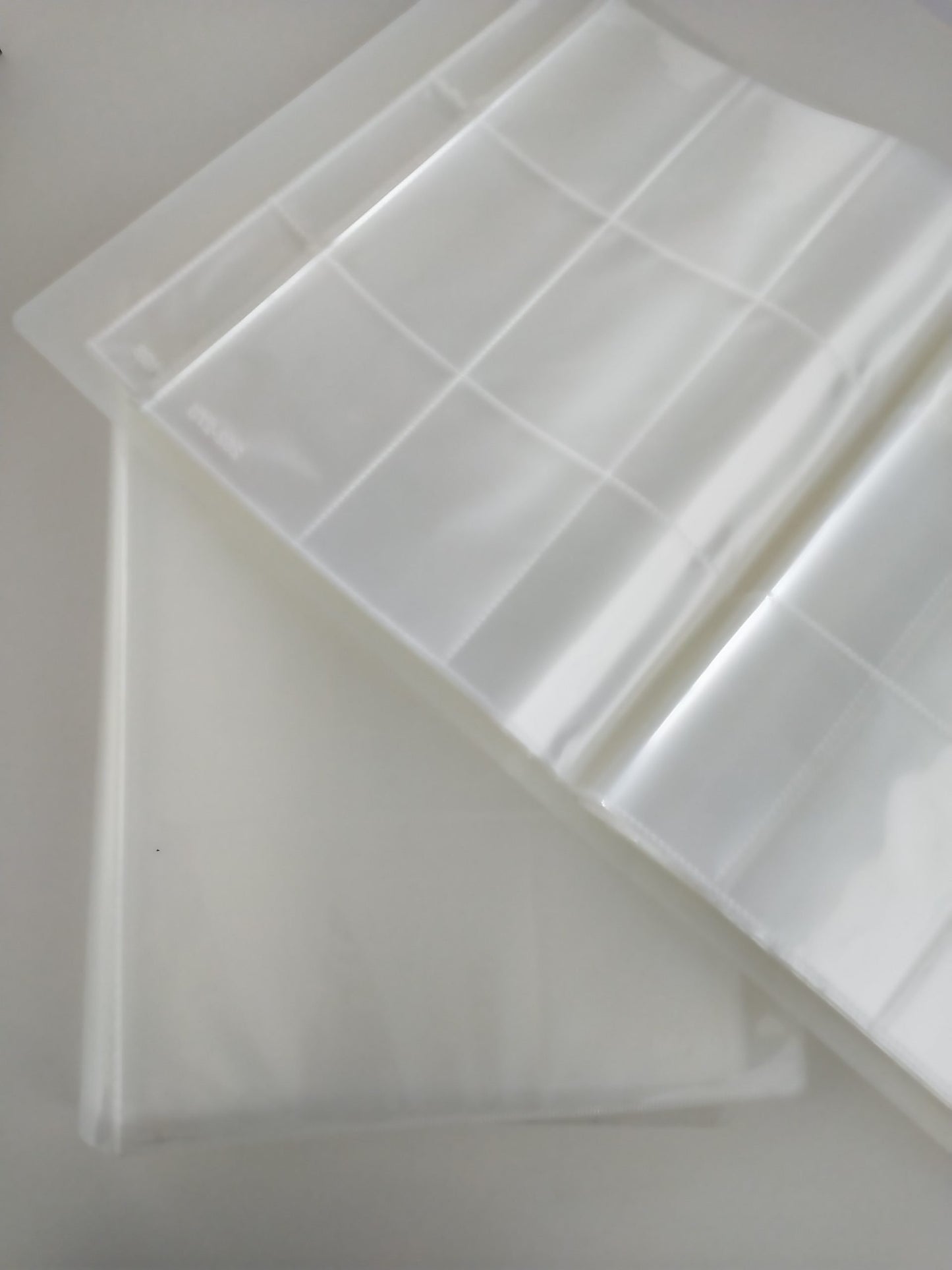 PACKS DE 12 ÁLBUMES DE  PLÁSTICO SORPRESA